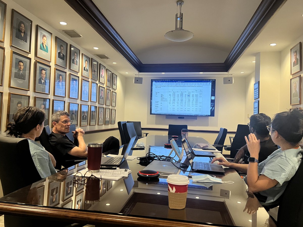 No better way to break in a new conference room than with an afternoon colorectal research meeting 💩 <a href="/DanicaGiugliano/">Danica Giugliano, MD</a> <a href="/kkoorag/">Keshav Kooragayala, MD</a>  <a href="/GSandilos/">Georgianna Sandilos, MD</a> <a href="/jloumd/">Johanna Lou, MD</a>