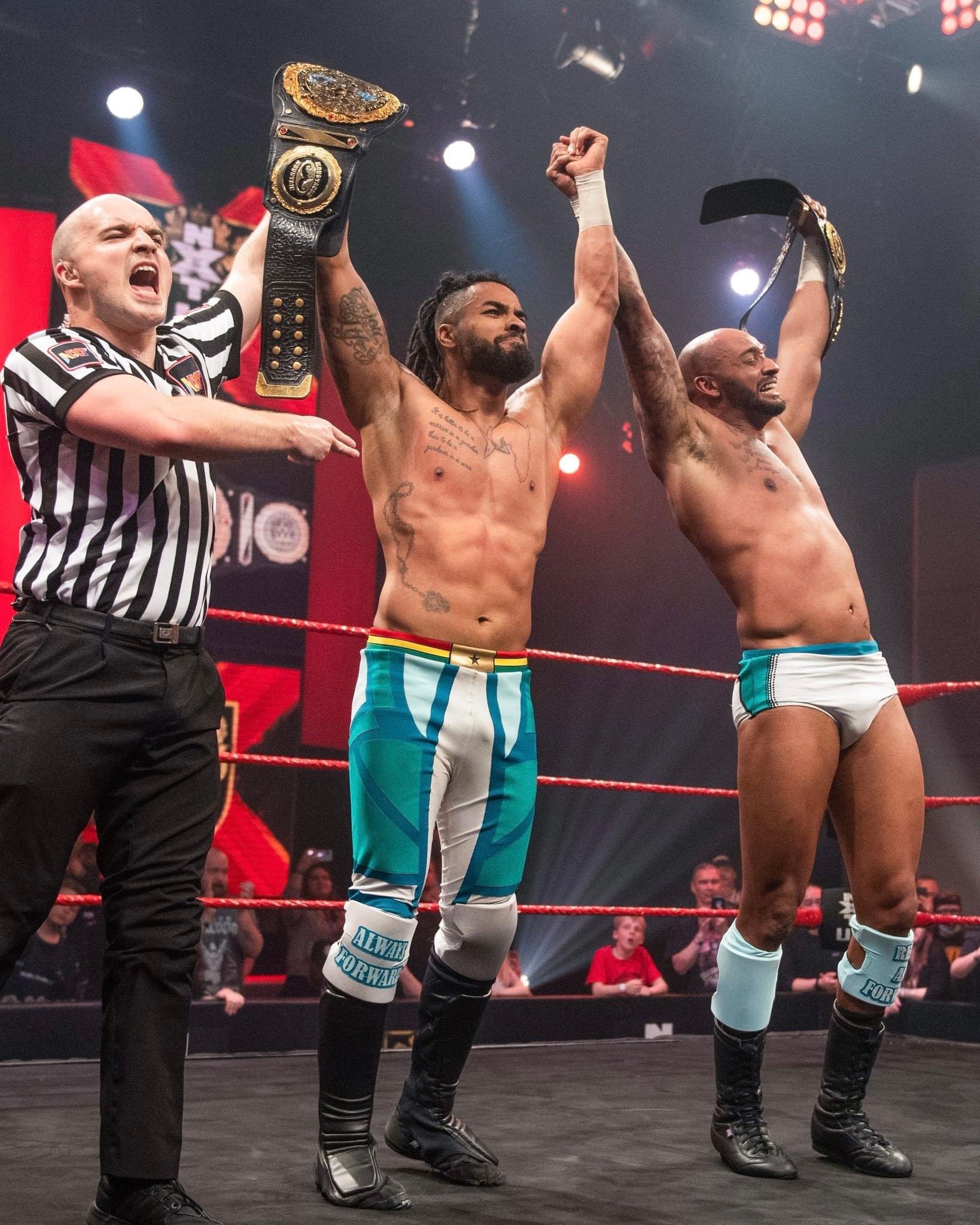 Lucha Libre Online on Twitter: "Ashton Smith & Oliver Carter derrotaron a Mustache Mountain & Die Famila para convertirse en los nuevos Campeones en Parejas de NXT UK. https://t.co/hTyPh1BBHP" / Twitter