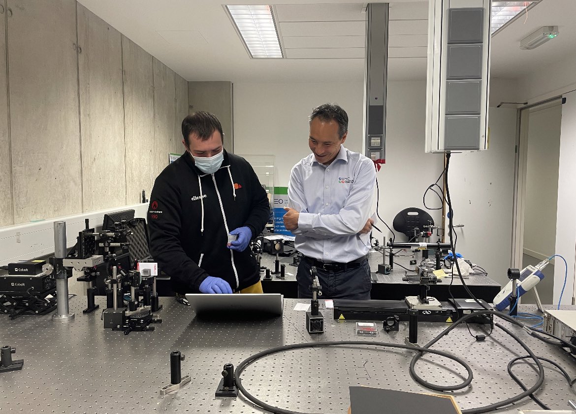 IEO_Centre's tweet photo. An EPIC visit for sure!😁 Thank you to Carlos Lee from @EPICassoc for taking time to come and visit our labs @FocasInstitute this morning. The industry focused feedback will be invaluable for our students progressing their research!📝#WeAreTUDublin #holography #photonicsTUDublin https://t.co/vIWDF8h1P7
