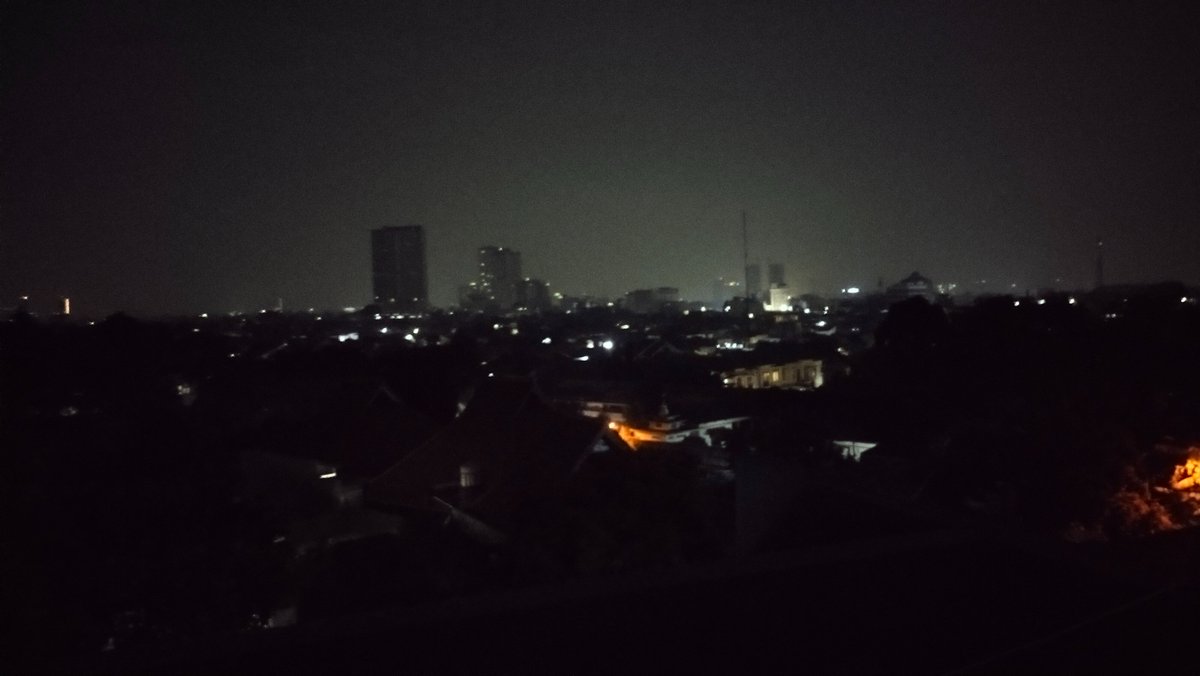 Terjaga, dijaga, menjaga, berjaga
Lantas langit gelap perlahan memudar. Aku berjalan menyusuri diriku sendiri, sampai matahari tak bercahaya lagi.

Sujud di dasar gelombangMU
Lusuh...mengembara waktu