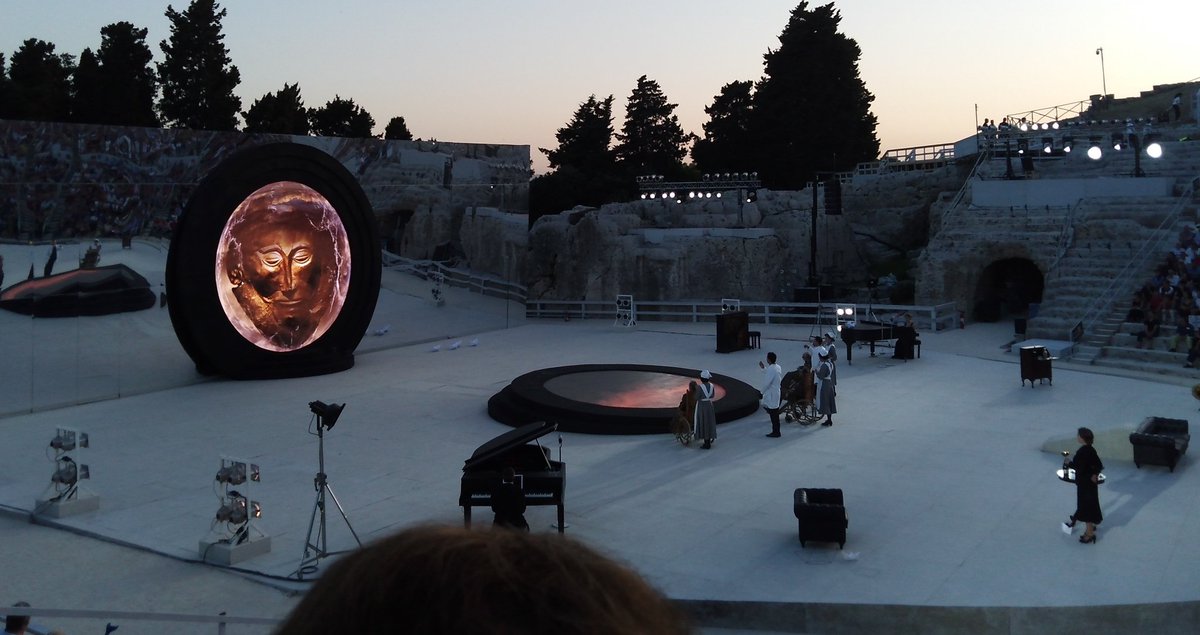 3arbaraart's tweet photo. ❤️🎭La magica atmosfera dell' Agamennone di Davide Livermore #tragediagreca #teatrogreco #rappresentazioniclassiche https://t.co/Via0Ecwn0J