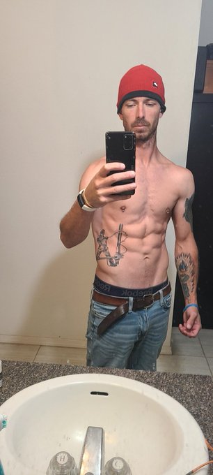 Just cleaning the house. https://t.co/P4jfD02Eik<a href="/tag/realloyalfans"class="tags"><span>#realloyalfans</span></a>