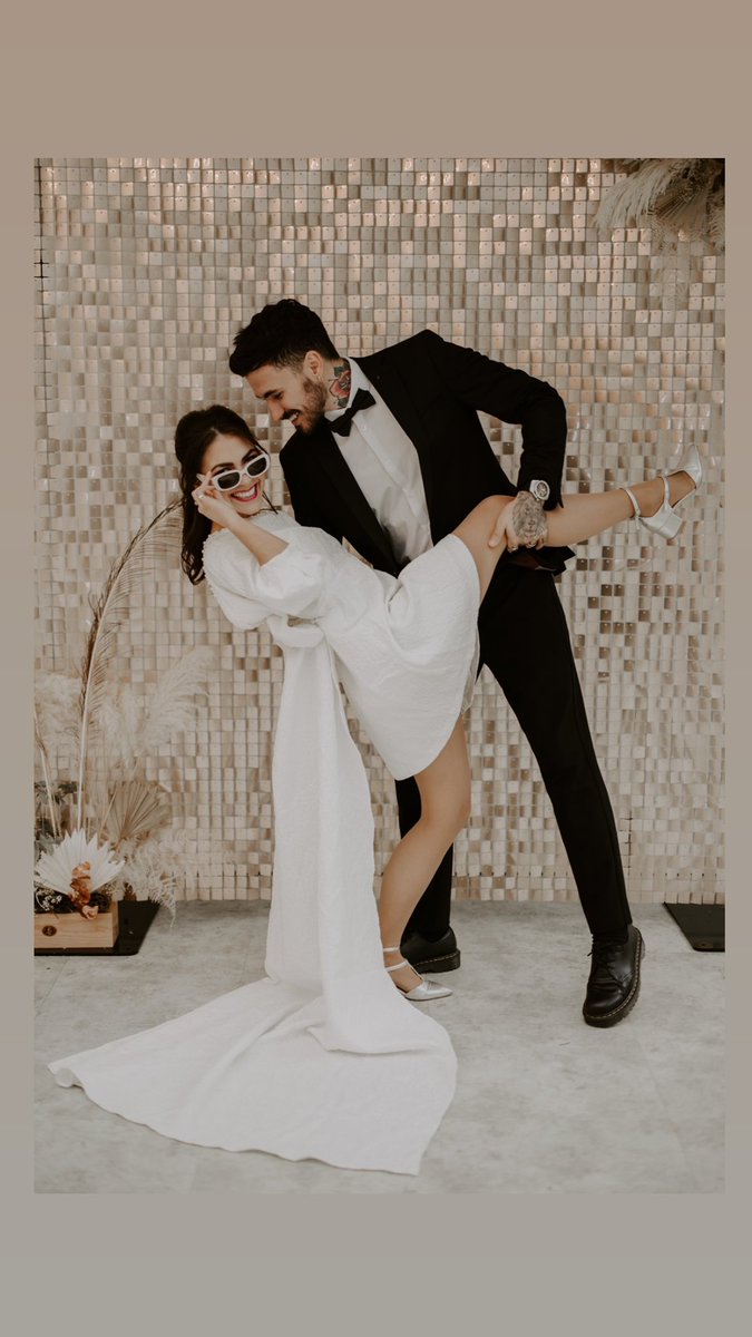 nova_memories1's tweet photo. Our champagne gold shimmer wall is such a beautiful backdrop for your wedding day! 

#weddingdecor #sequinwallkent #wedddingsupplierkent #weddingbackdrop https://t.co/m0K1Kxh2oc
