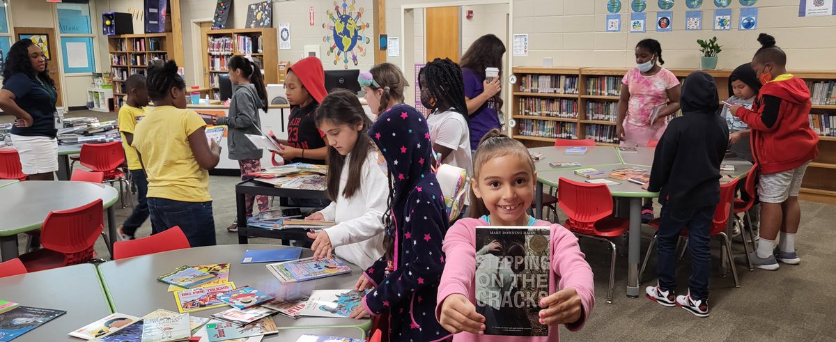 Our Wildcats will be doing some fun Summer Reading thanks to <a href="/RichlandTwo/">Richland School District Two</a>'s  Ready to Read book donation! #readreadread #wildcatsread