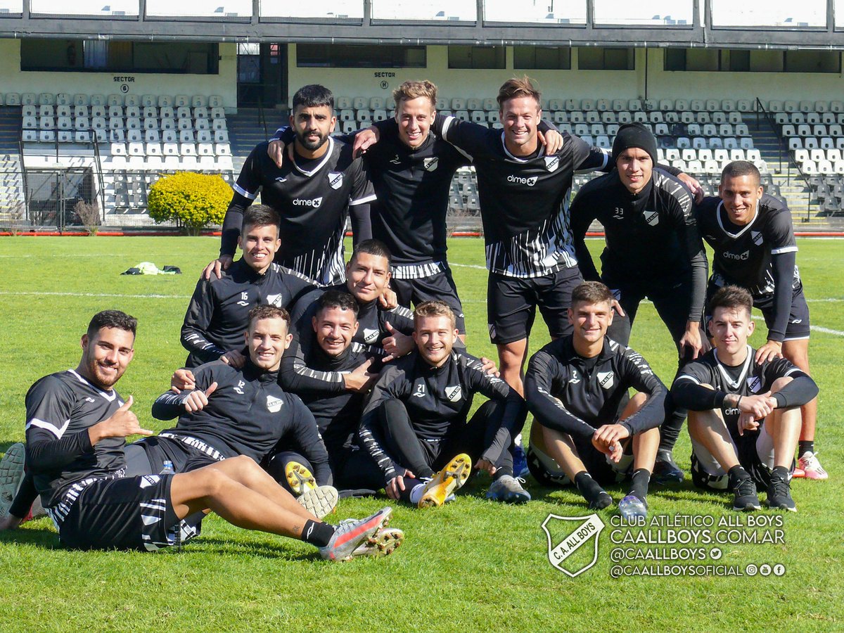📸 Una postal del entrenamiento de hoy. #TodosJuntos

🤍🖤 #VamosAllBoys 🖤🤍
