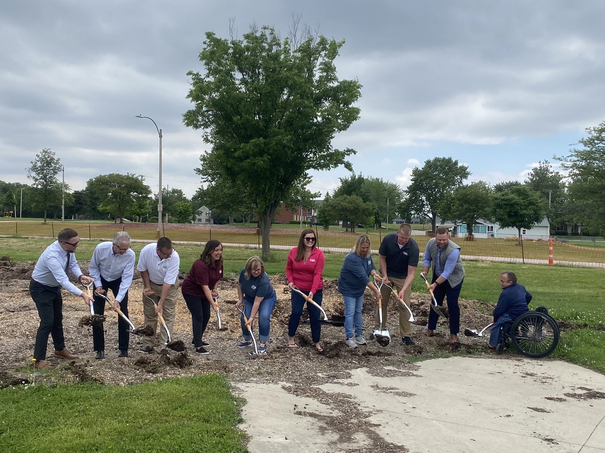 63bigcal's tweet photo. Fantastic event today for the groundbreaking of the @RallyCap_Sports Playground at Carter Park in BG. In conjunction with the @cityofbg and https://t.co/SxXnbeLGkv - this Inclusive Playground is geared for kids of ALL abilities to enjoy. #LeadershipMatters https://t.co/yTiziHyLW0