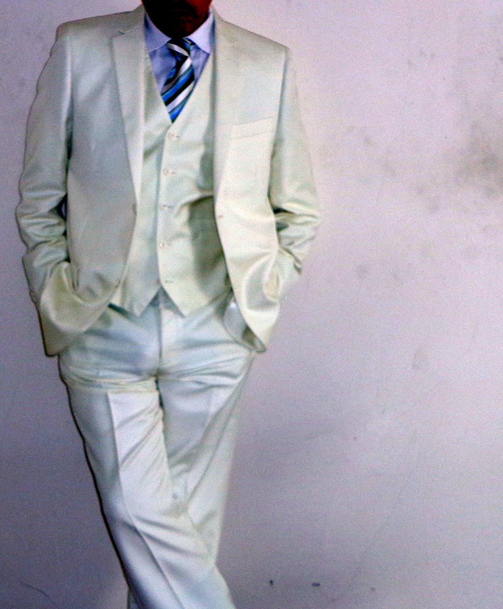 jamesjeremyw1's tweet photo. C'mon gents! Anyone fancy a nicy, lazy summer picnic with #CockySuit, in a #bucolic scene by the lake? π¦
Surely just to be seen with him in such finery would make any lad proud!
πππ
#suits #suitup #summersuits #suitandtie #whitesuits https://t.co/KgfUUT9lcg