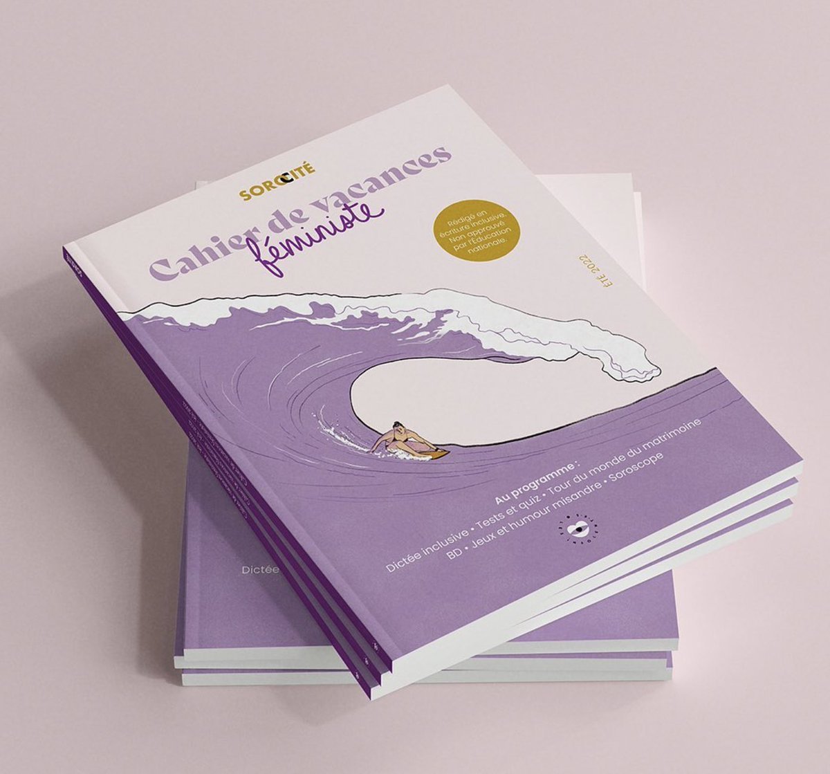 [Thread]  Vous l'attendiez ? Il est (presque) arrivé ! 

Notre #cahierdevacancesféministe 2022 sort le 22 juin partout en France . 
Pour le précommander : tidd.ly/37YFKf8  1/3