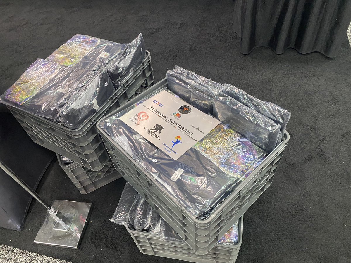 GraphicElephant's tweet photo. What a great show @gp_expo Indy is turning out to be. Hanging out with our friends at GraphXsource and @GoGSG doing live screen printing &amp; foil demos. Hope to see you there. #ScreenPrinting #GraphicsProExpo #GPX #Indy500 #GSG #GoGSG #GraphXsource https://t.co/WrqJ3V67OH