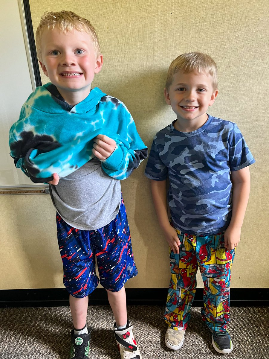 CRAS_cina's tweet photo. M is for Mismatch Day! These crazy kids came to school wearing 2 different shoes, wacky patterns and all mixed up for today’s #ABCcountdown to summer😎 https://t.co/BV6mz4iDi7