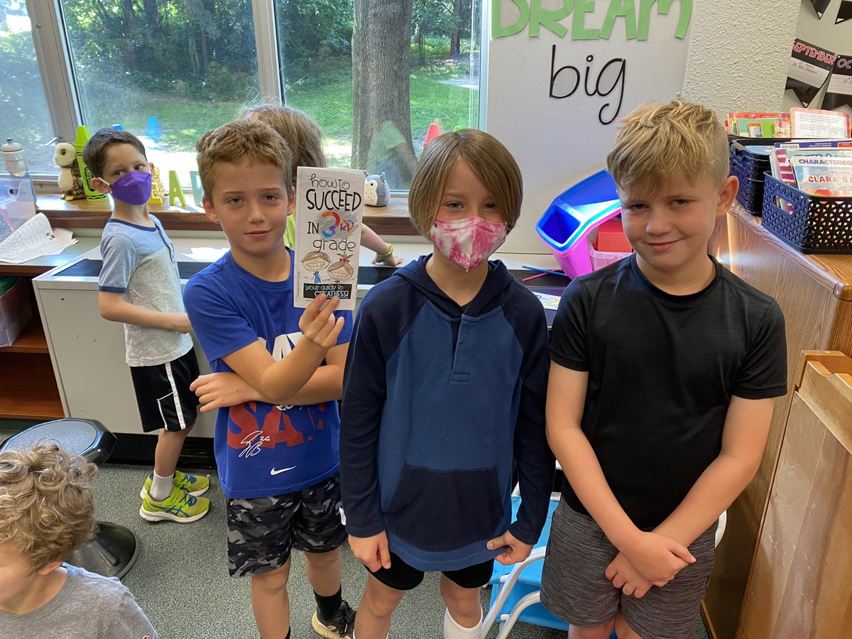 Miss Aronson's Sunflowers 💛 tweet media