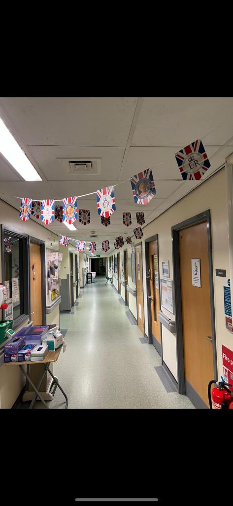 uhdbRespiratory's tweet photo. Our wards celebrating the #JubileeWeekend, unfortunately we couldn't enjoy #TroopingTheColour, patient safety first!
 #thankyouteam #platinumjubilee2022 #goodshift #teamwork #GodSavetheQueen #inspiration #inspiringpeople 

@AklakC @sally_denman1 @UHDBTrust https://t.co/364mqwIbbs