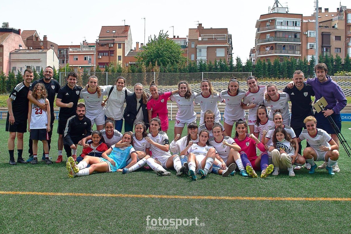BotranSabrina's tweet photo. Se termina una temporada de forma dura pero con la certeza que vienen cosas buenas. Gracias a las jugadoras, cuerpo técnico y administrativos por la oportunidad de jugar para este club.  Fue un gusto coincidir en el vestuario con este grupo de increíbles jugadoras. 
🤍⚒💜 https://t.co/3PF7MGbZJa