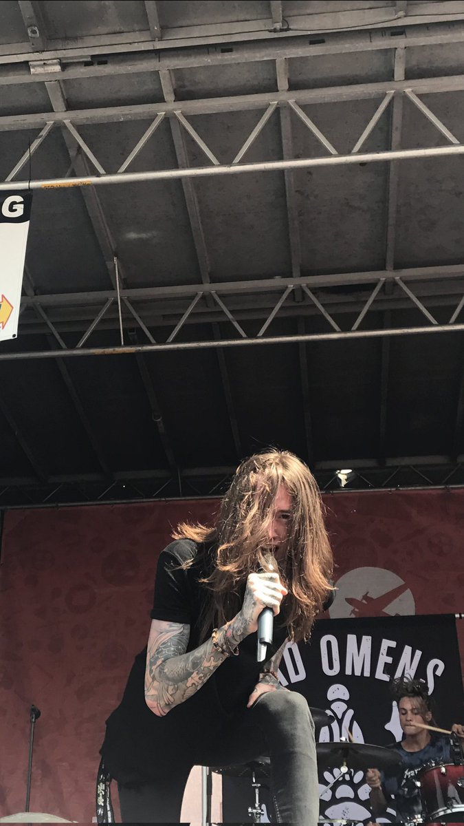 First time seeing <a href="/badomenscult/">BAD OMENS</a> was during warped tour, still one of my favorite pictures I snapped of <a href="/noahsebastian/">not noah :(</a> ❤️