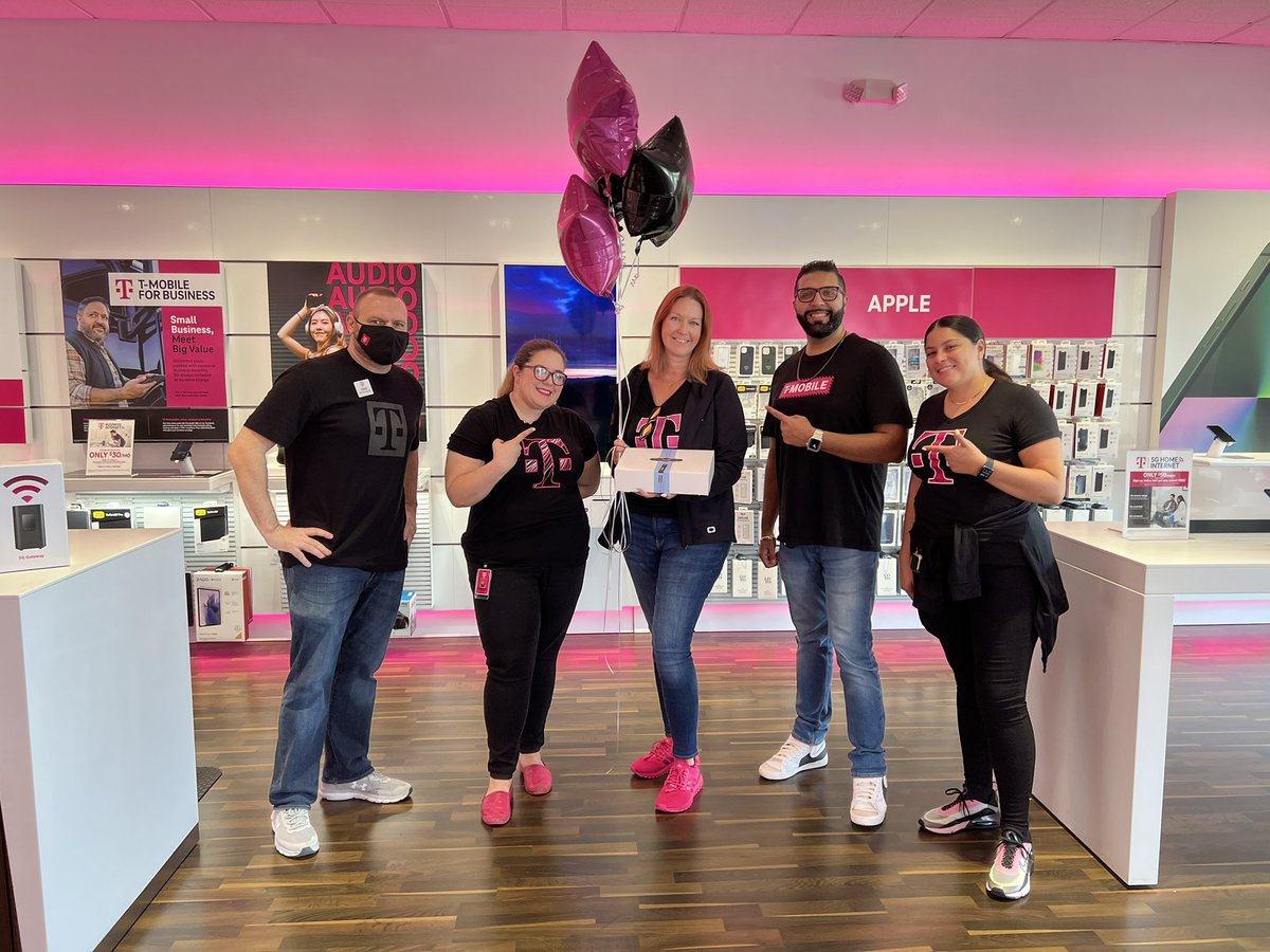 Ovais_L's tweet photo. Help me congratulate @JenPatino11 on her 19th T-Day today!! Thank you Jen for all you do, your commitment to the team, and your efforts to represent the HSI MDM group as a whole on the DE&amp;I front! We appreciate you! @wwhiteheadiii @pattyc101 https://t.co/pLxeyzaMG7