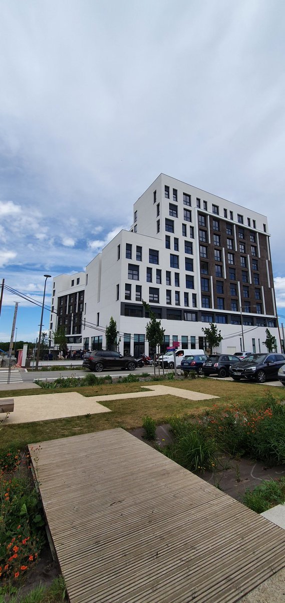 Très belle inauguration de la résidence d'étudiants réalisée par #yuman et #promeo dans la Zac de la Petite Arche développée par Séquano à <a href="/MairieAcheres/">Ville_Achères</a> 😎
Avec ses chambres de 20m2, ses espaces partagés et à proximité du rer, nous espérons que les étudiant.e.s s'y plairont!