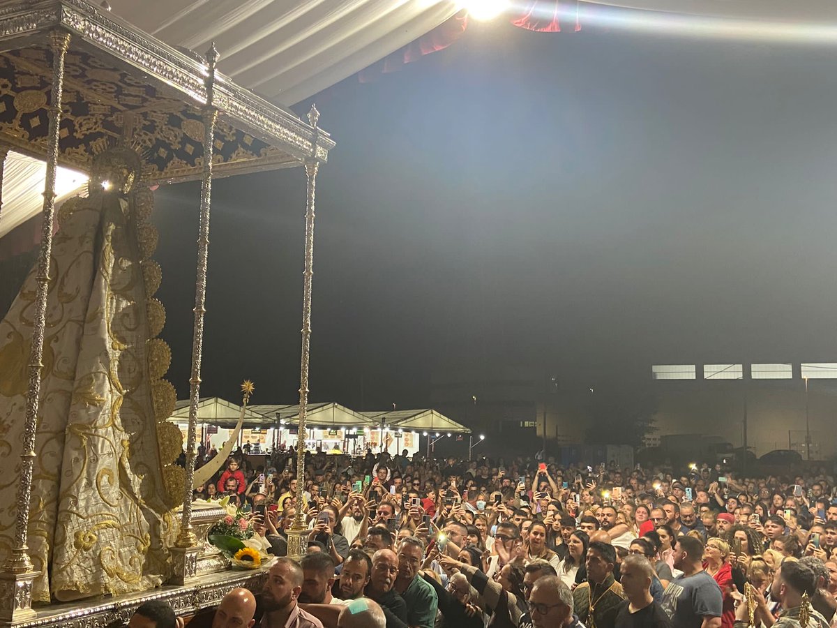 La madre de Dios, Nuestra Señora del Rocío ya se encuentra en su ermita!!

Tu pueblo nuevamente bajo tus andas, llevándote hasta tu altar.

<a href="/FederacionFecac/">FECAC</a> 

#romeriadelrocioencatalunya

FECAC
fecac.com
