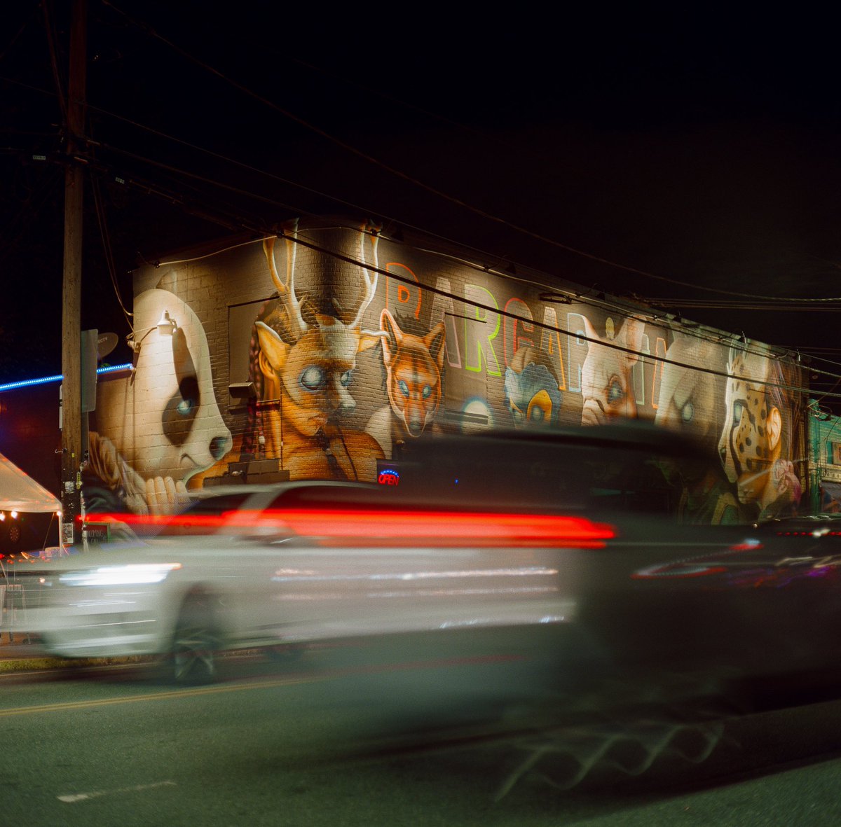 cpeeblesdesign's tweet photo. Noda | Charlotte on medium format.
#mamiyac330 #kodak https://t.co/xdCXkW9gcZ