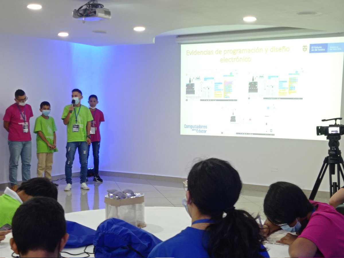 senahuila's tweet photo. #TalentoSENA | Durante la presentación ante el jurado calificador del #Hackathon5 2022, @CompuParaEducar, 8 equipos finalistas conformados por aprendices de #Tecnoacademia #Neiva dan a conocer las soluciones que crearon según los retos asignados en cada categoría 🔬💯. https://t.co/2pXQspUcwv