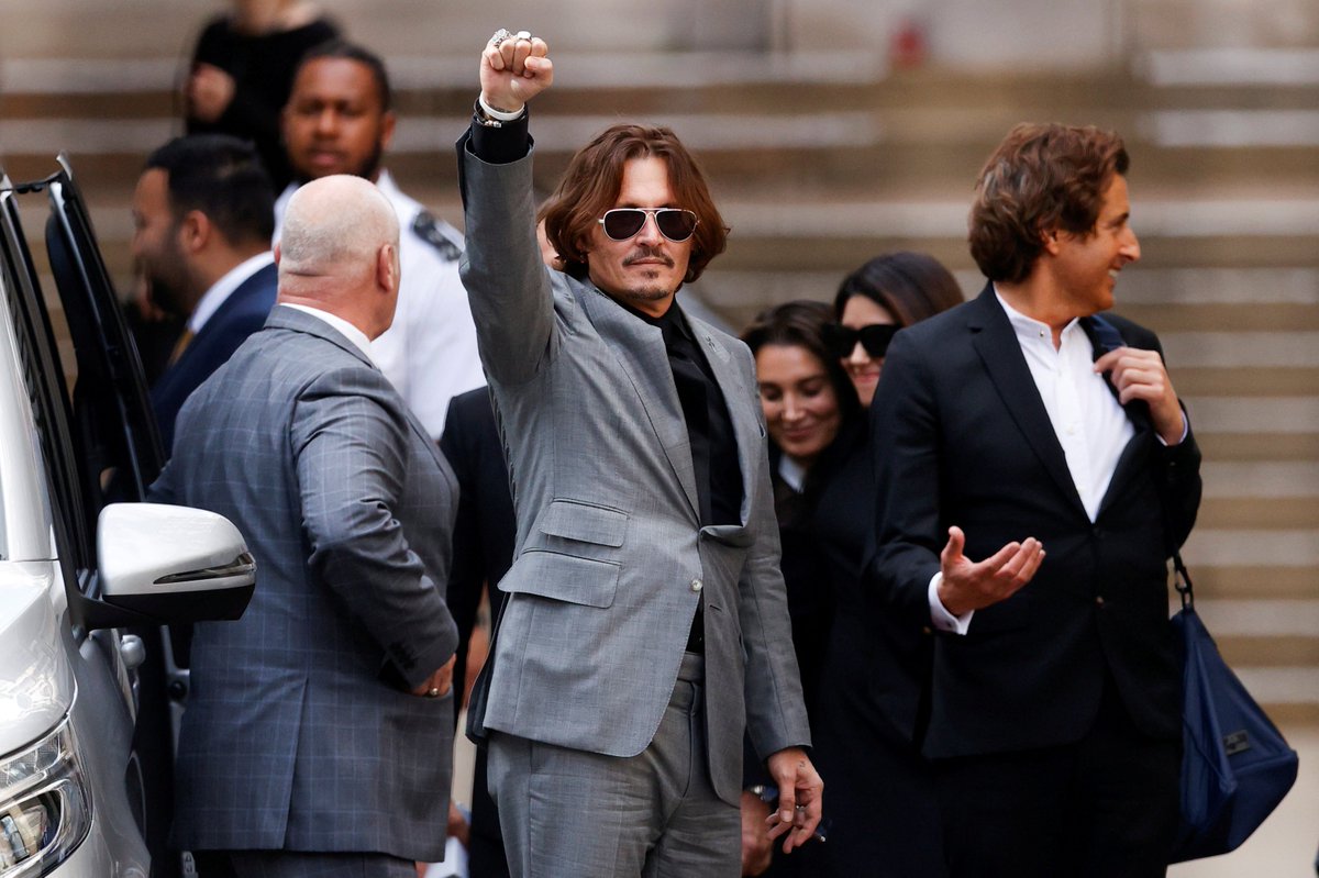 cariolisima's tweet photo. 💥Según varios abogados, ahora que Johnny ganó en los EE. UU., donde la difamación es mucho más difícil de probar que en el Reino Unido. #JohnnyDepp puede regresar al Reino Unido y cuestionar el veredicto sobre el perjurio, ya que el juicio se basó en pruebas falsas. https://t.co/g7qb79vwHm