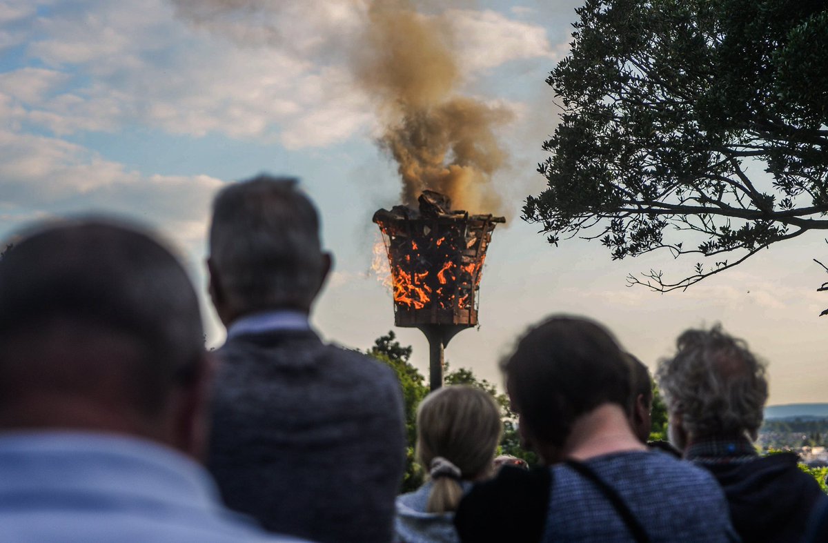 MichaelEdenHT's tweet photo. The lighting of the beacon at Churchill Gardens in Hereford for the Queen's Platinum jubilee https://t.co/Ez4hYJXMlM