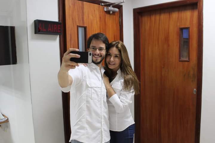 #TBT con <a href="/Gibelli_Viviana/">Viviana Gibelli</a> hace 7 años en una entrevista de radio en #Caracas en los días de <a href="/plastilinarte/">Plastilinarte</a> 😊