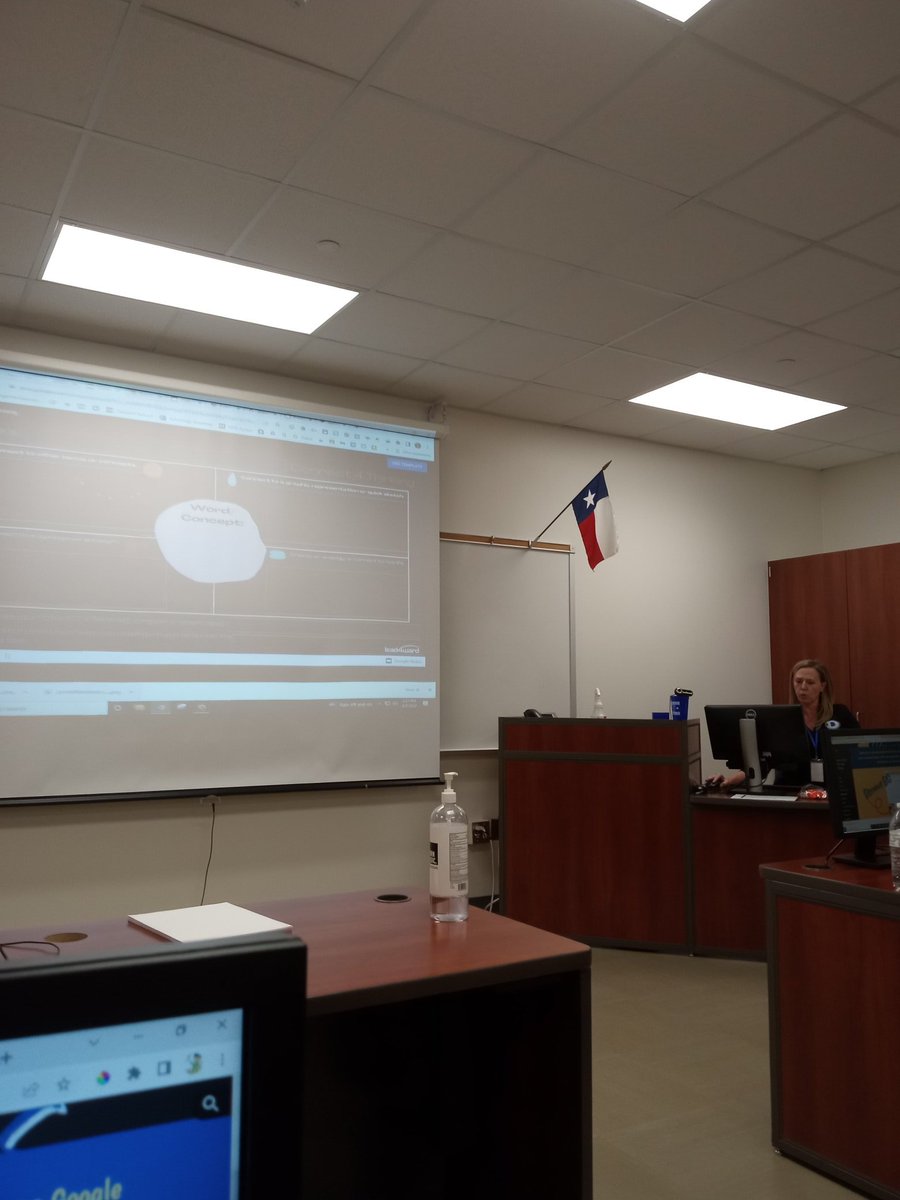 robertwseals's tweet photo. Tech team in the building! #gatorthink22 https://t.co/VAjVqdhfjX