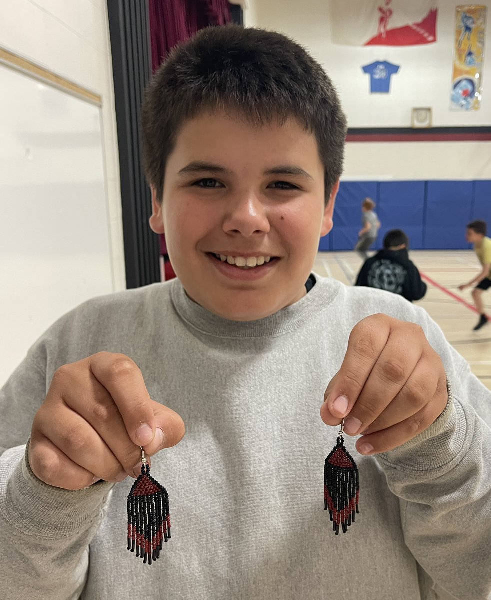 ann_oldnall's tweet photo. There sure is some mum out there who is about to be spoiled! Made with care,precision and oh,such love.Michael made these with @kathygi63291952 patient and loving guidance.@thickwoodArts @indigenousFMPSD @SpiritBear   #recaimingculture #indigenousspirit #perseverance https://t.co/cqM0hCGov4