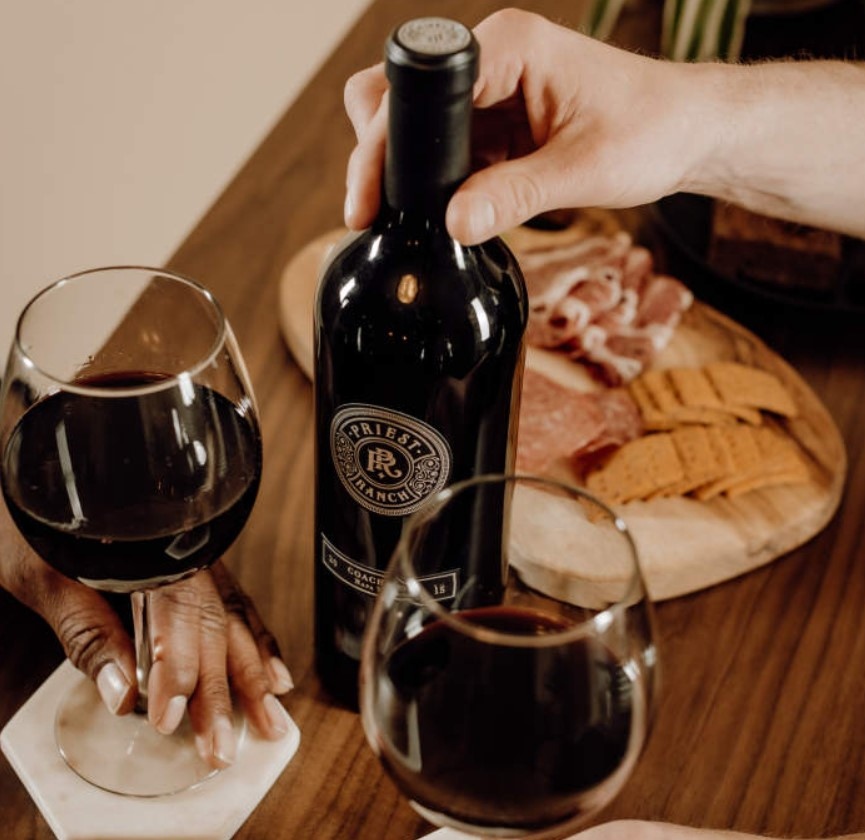 PriestRanchWine's tweet image. Have you tried the 2015 Coach Gun? It has hints of licorice, blackberry, and roasted coffee bean. We guarantee it's unlike anything you've had before. 

#uncommonadventure #priestranch #priestranchwinery #napavalleywinery #visitnapavalley #winetasting #coachgun #redwine #wine