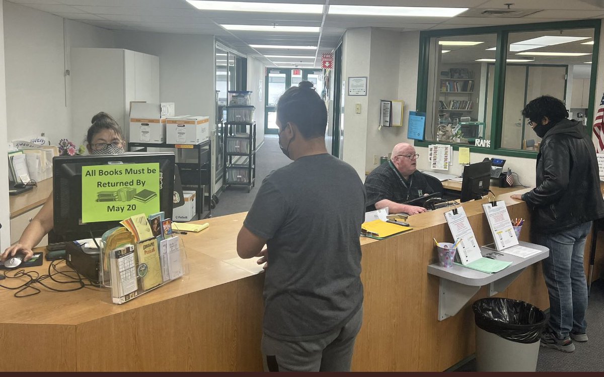 JMarquez_LMS's tweet photo. Thank u #TeamSISD for giving our seniors the opportunity to meet their future technology needs with their own device! 480+ seniors left @MontwoodHS with their very own laptop! #mhslibrary @SocorroISD @CarmanNate @DMacon_MHSReads @Sparks_Interest @OHairston_MHS @MMoreno_TECH https://t.co/XUWn88XM4b
