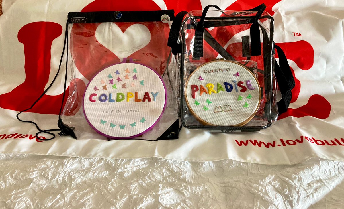 helphelpless7's tweet image. Felt so good to be back at a @coldplay show, incredible &amp;amp; extra special as I went with fellow @ColdplayDiamond @xylopam, thank you so much for everything, you are amazing! We had our dear @LesleyO14092961 close to our hearts the whole time.💎
Nice meeting you @hayleystjames🙂