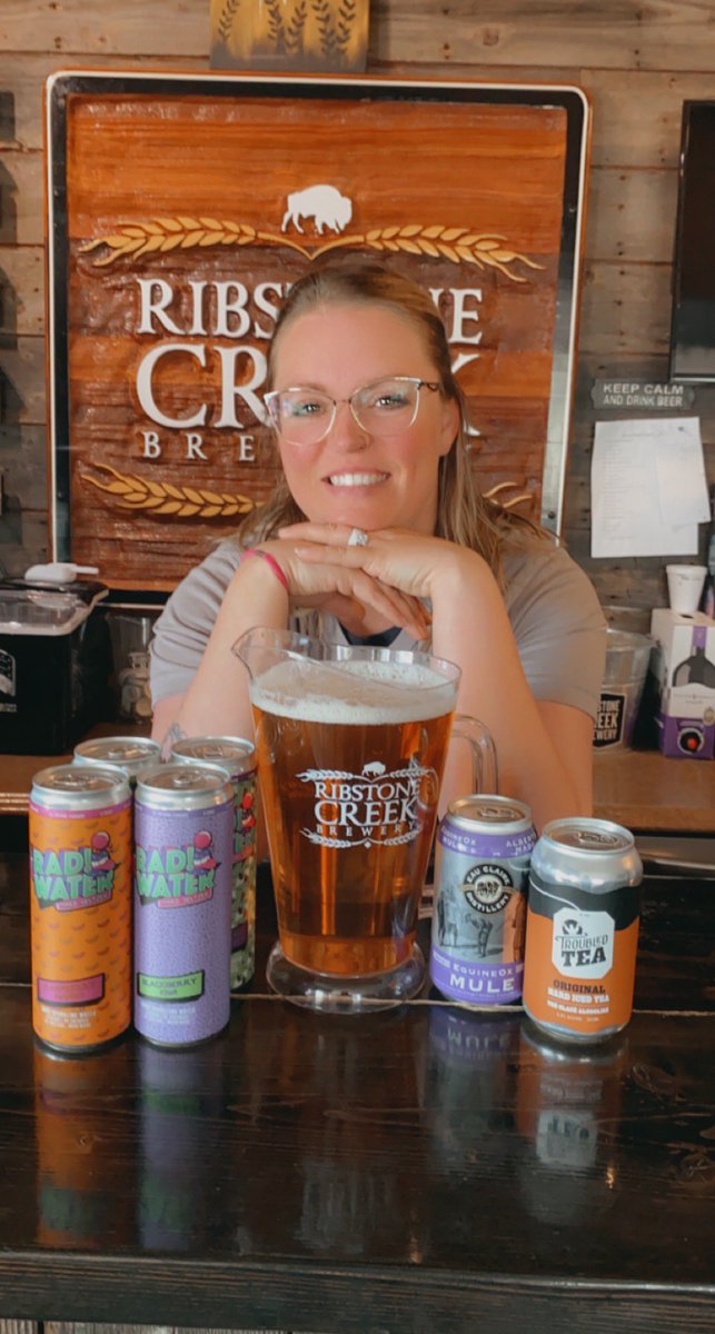 Here’s Tiff showing off our weekend special! $5.50 RTDs and $19 pitchers!