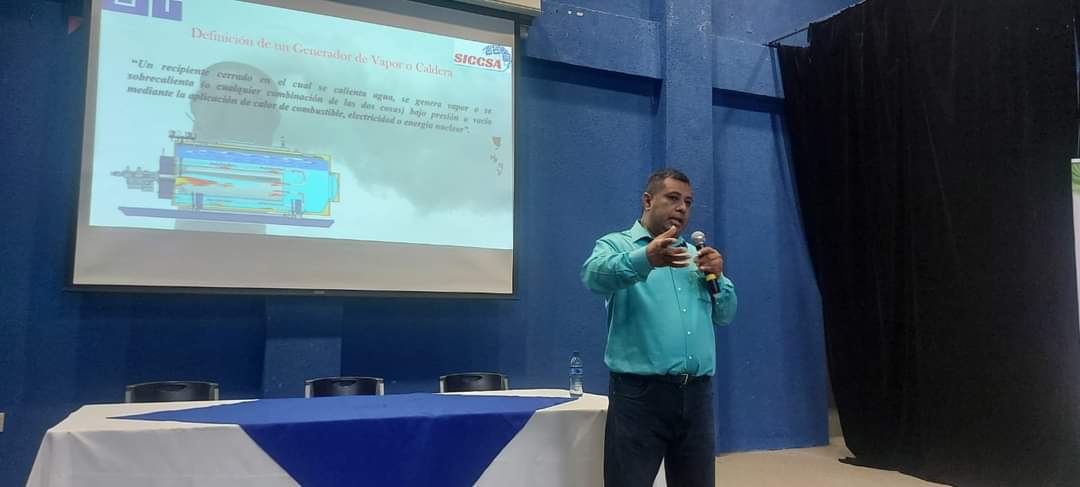 UNIdeNicOficial's tweet photo. Estudiantes de 3ro. a 5to. año participan de la Conferencia "Producción de Vapor y Uso en la Industria Nacional", impartida por el MSc. Mario García, Director ejecutivo de la empresa #SICCSA.
➕INFO👉https://t.co/om6SXRqxQA
#39UNI
#YoAmoalaUNI
#SomosOrgullosamenteUNI❤️ https://t.co/s8h3UZMlbH