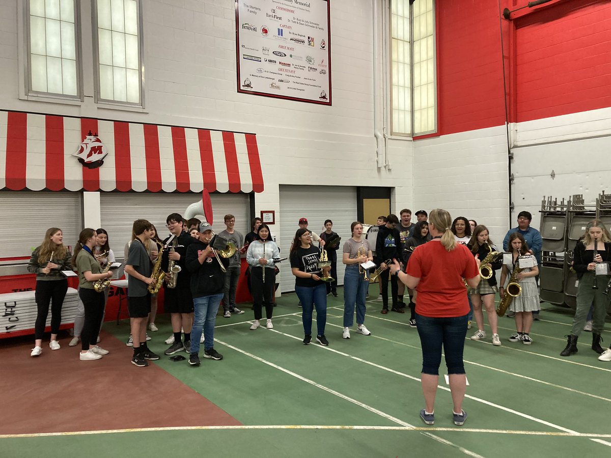 MantyShips's tweet photo. Ships Track “SendOff” for WIAA State Track! Thank you, Abe’s Gang, for your part! Good luck Ships! Schedule: https://t.co/lTgT6ZC4lP https://t.co/3bCRKUEw04