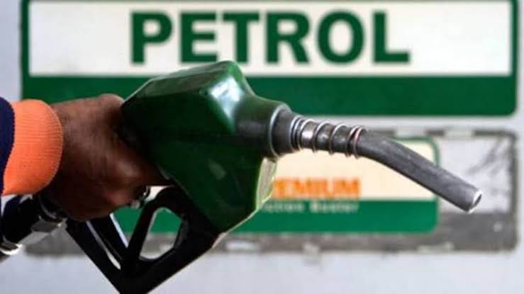 AbdulWajidJK1's tweet photo. Stop giving free petrol to government officials and parliamentarians with our tax money
 #مفت_پٹرول_ختم_کرو https://t.co/lvMaMjFClN