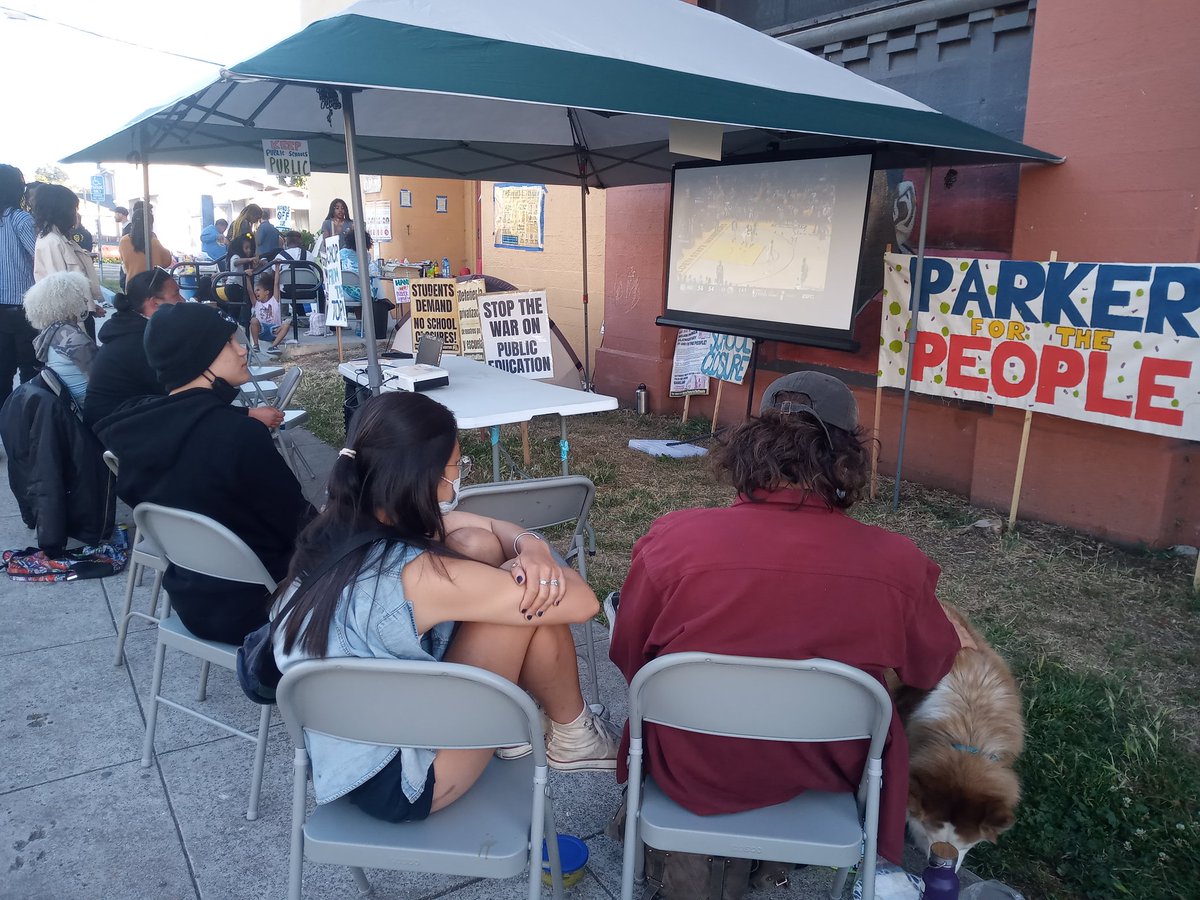towndeezy's tweet photo. Neighborhood #Warriors game watch party is lit at Parker Community School. #parkerforthepeople #saveparker #nocutsnoclosures https://t.co/BjwEvYnSd9