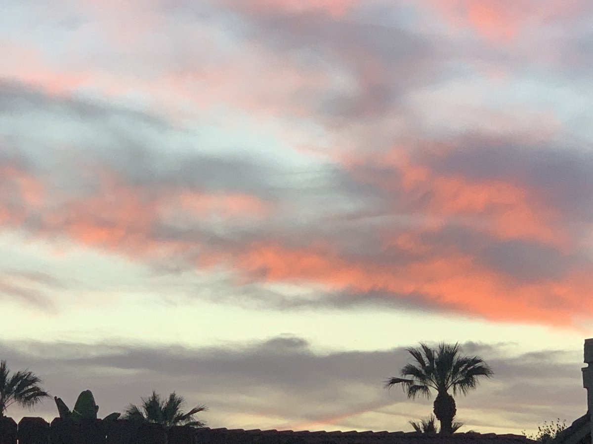 USCErin's tweet image. Red skies at night, sailors delight. Maybe market’s delight?