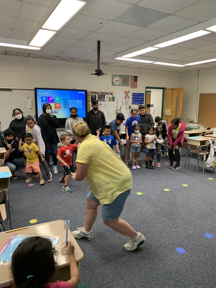 carmeng94's tweet photo. 5th Grade students help Pre-K students build and test flying machines!  @SCEBulldogs @ChathamCoSch @ncscifest https://t.co/MG1YLsi38P