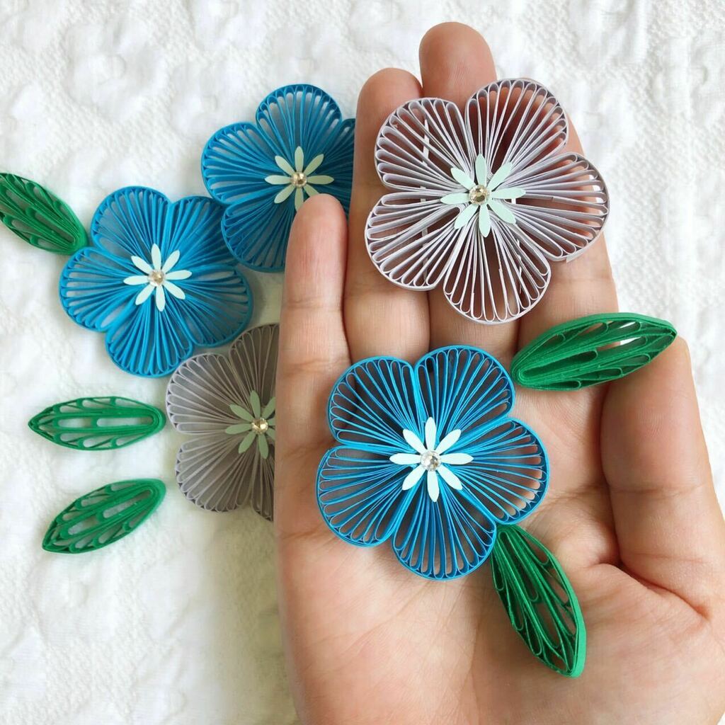 なお 水色のお花セット なかなかゆっくり作れず 花のある暮らし 花 画用紙製作 ペーパークイリング 画用紙 Paper Flowers Minne メルカリ ラクマ ペーパークラフト ハンドメイド雑貨 T Co Xre3fqsp5k T Co Jkp9oqtij6