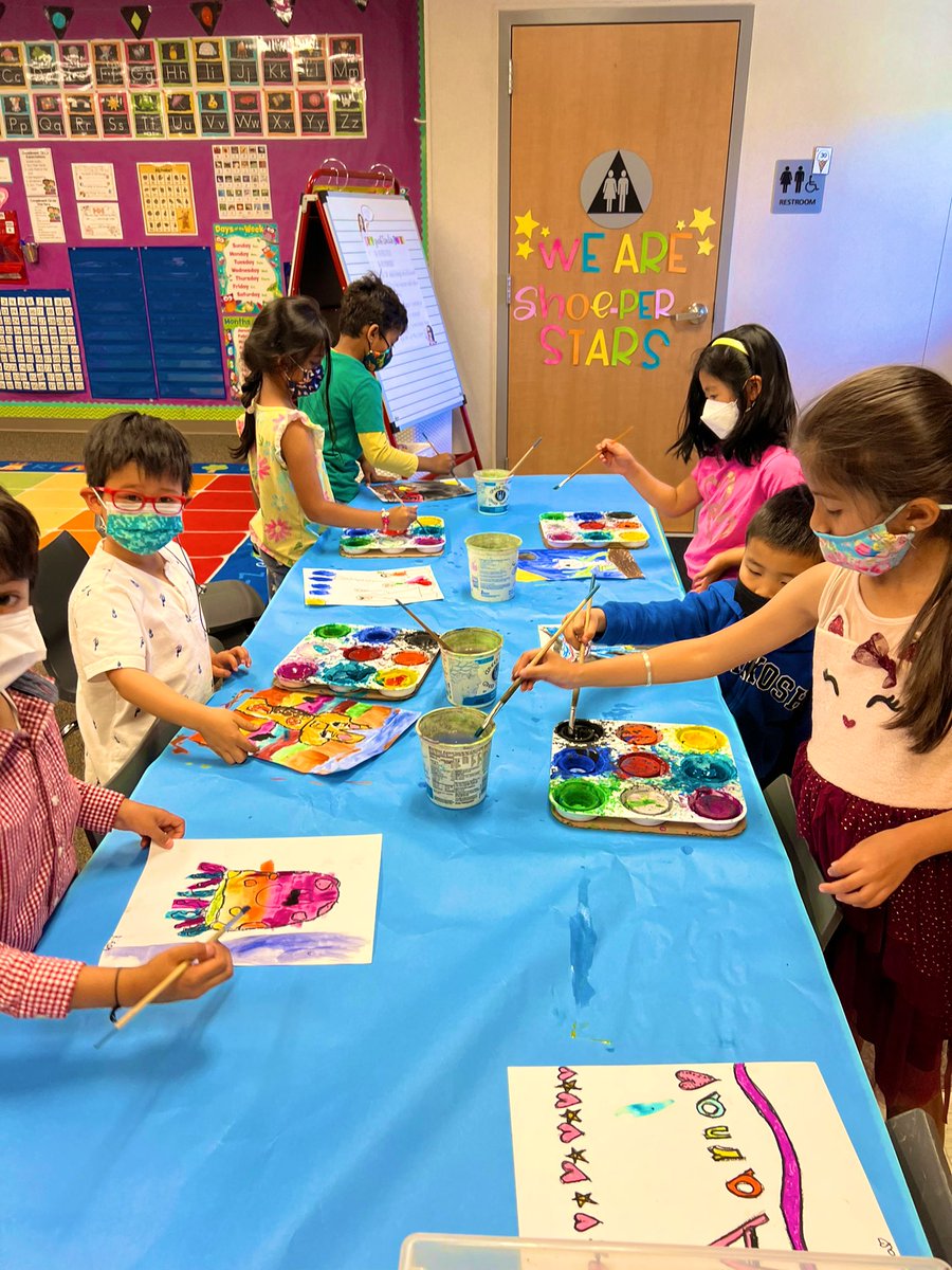 mschinn103's tweet photo. Art Day! 🎨🖌 So impressed with what my kiddos drew and painted on their own! 🥰 https://t.co/zZyg6BEjOY