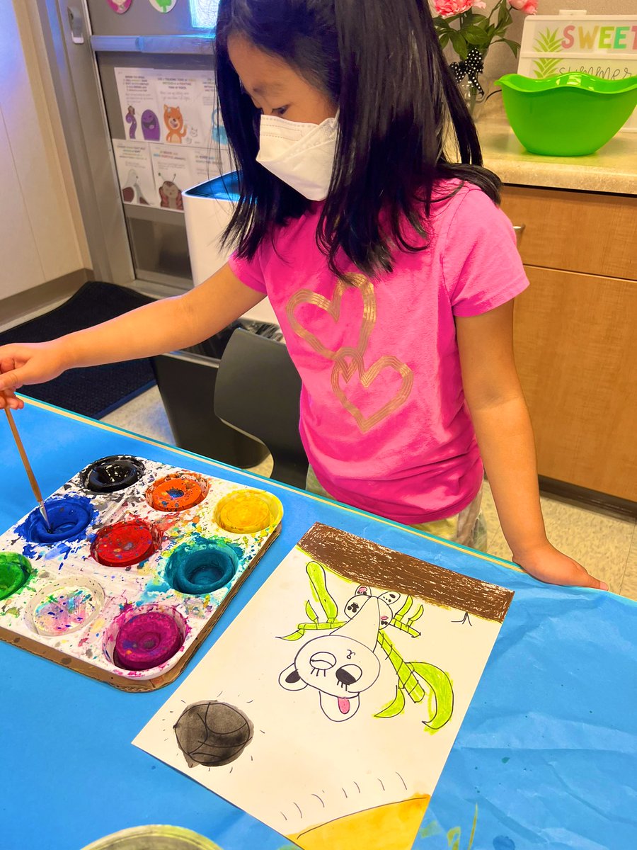 mschinn103's tweet photo. Art Day! 🎨🖌 So impressed with what my kiddos drew and painted on their own! 🥰 https://t.co/zZyg6BEjOY