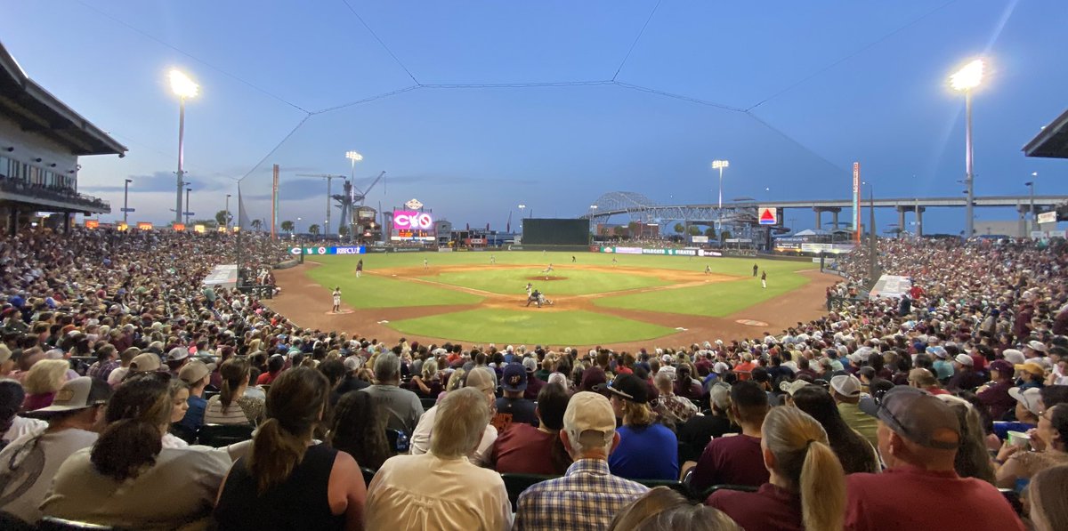 gtperez's tweet photo. Oakland A’s attendance yesterday was 5,189. 

Texas High School Baseball attendance for Sinton vs Calallen was 7,892. https://t.co/efxGFDmFYu