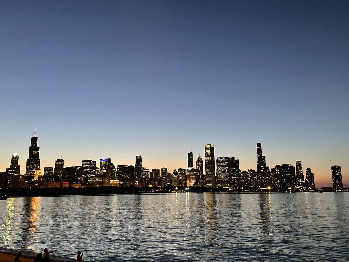 CParkMD's tweet photo. ❤️ the beautiful Chicago Skyline. Great to be here for @ASCO  #ASCO22  #ChicagoNight https://t.co/jVLwtxOGnt