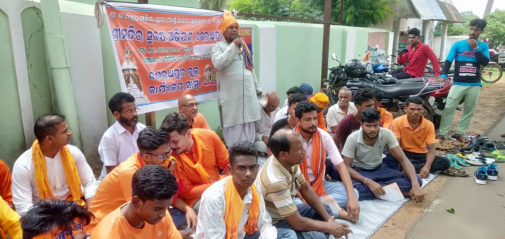 Happiness is meeting with Sangha, VHP, and Bajrang dal officials.
Sharing ideas and vision is always appreciated in Sangh and its others child organizations.  #SaveShreemandirPuri