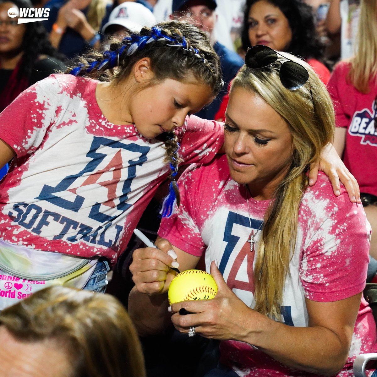 Another 🐐 is back in OKC!

#WCWS x <a href="/JennieFinch/">Jennie Finch</a>