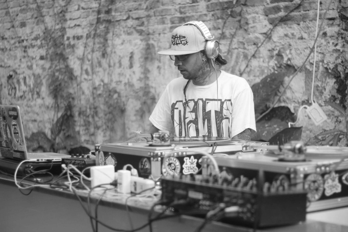 BacteriaSound's tweet photo. Otro día más en la oficina...!!
#DjFlaKoGt #DjFlaKo #KOselectah #BacteriaSoundsystem #BassmeantBeats https://t.co/31Lx25P6Di