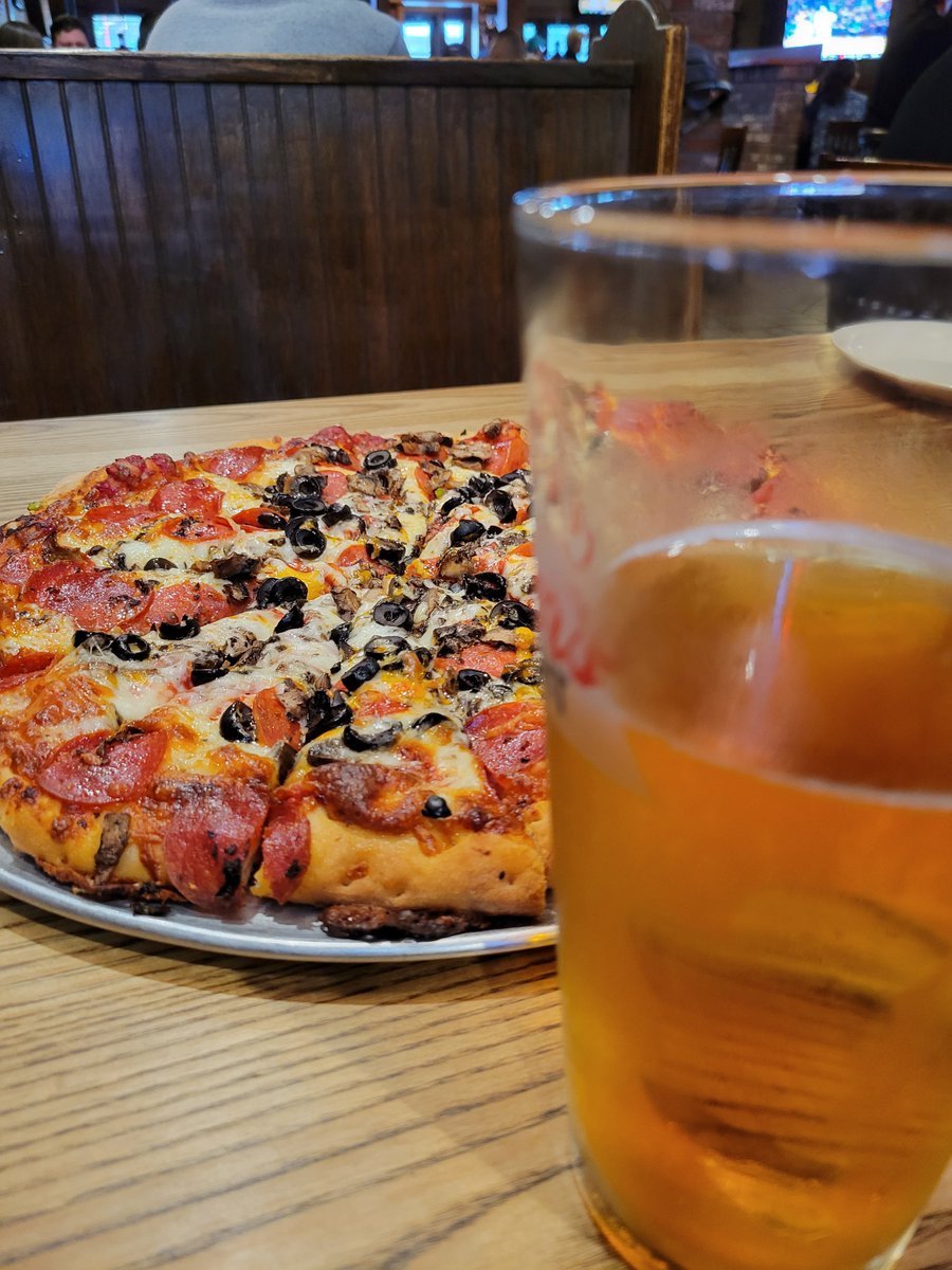 Pizza and beer before the concert.