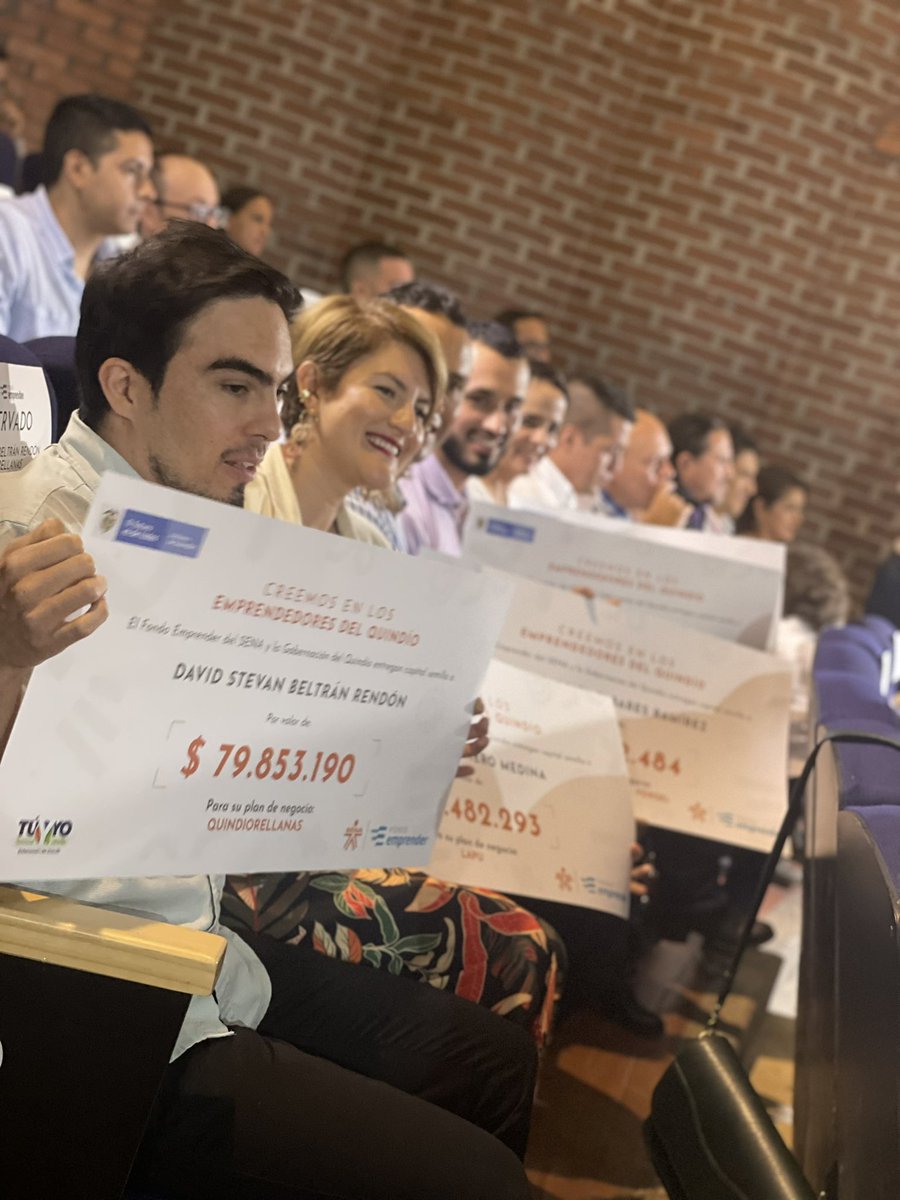 aydeelizarazoc's tweet photo. El fomento y apoyo al emprendimiento en las regiones se hace real con el #FondoEmprender del @SENAComunica 
Gracias @QuindioGob por creer y apoyar a los emprendedores.
Con los diputados de @PartidoMIRA acompañamos la entrega de $1500 millones a 18 emprendedores quindianos. https://t.co/o7LpQwRlS0