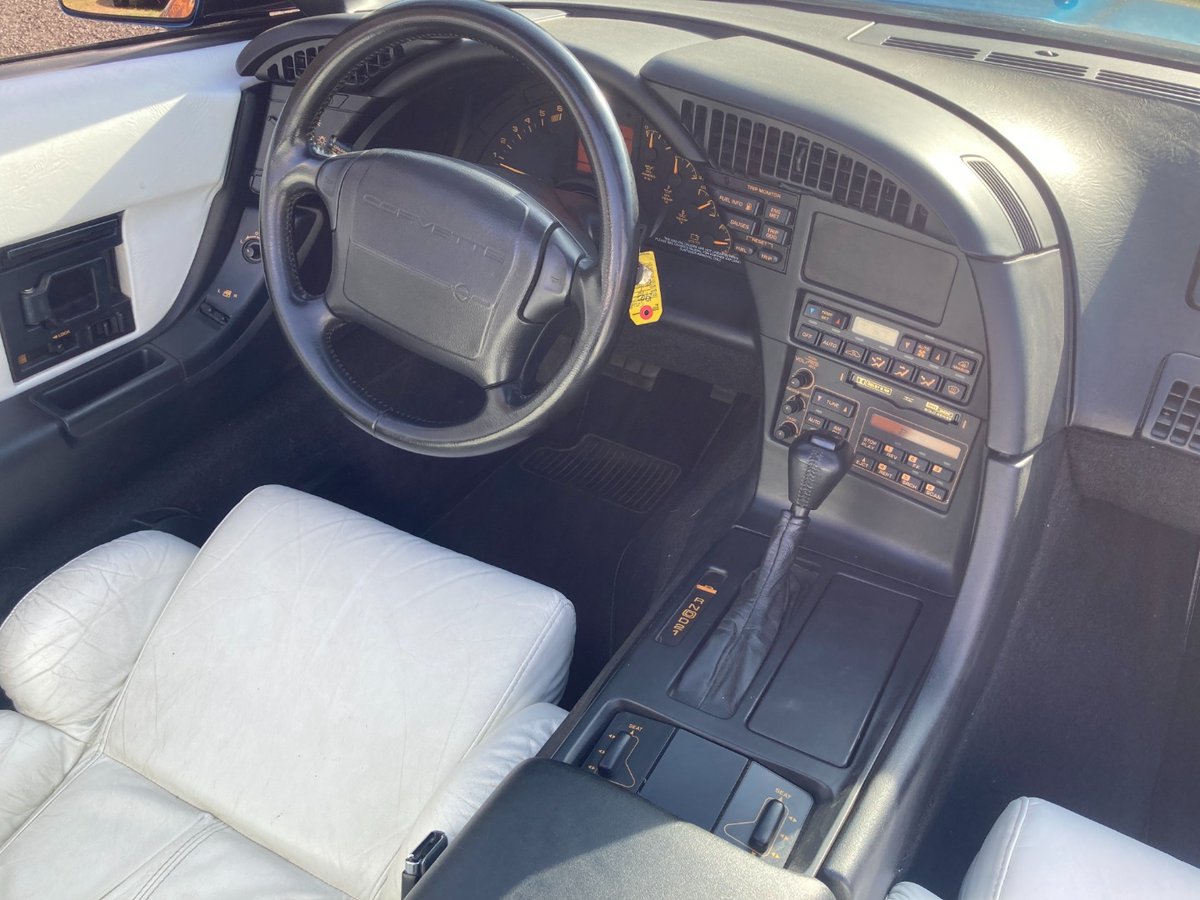 cars_gem's tweet photo. Just turn the key,
put your Ray Ban,
gear on D,
and hasta la vista babyyyyy... 😎
👉https://t.co/MgOIDBQWOn
#corvetteclassic #corvette #cars https://t.co/Zk7TONE4nj