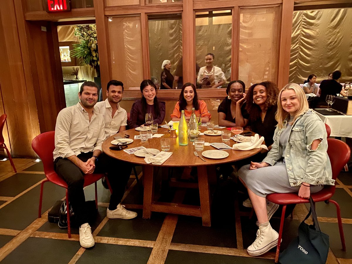 kalerewards's tweet photo. About last night 🥬✨ Kale's dinner series brings together a curated group of marketers &amp; community builders from innovative brands - aka, the movers &amp; shakers at @glossier (@Manouska_Jay), Coterie (Ankur), @CurologyUSA  (Mona), @tenddental  (Helen) and @prosehair (Keely) https://t.co/CNKeBLBR2i